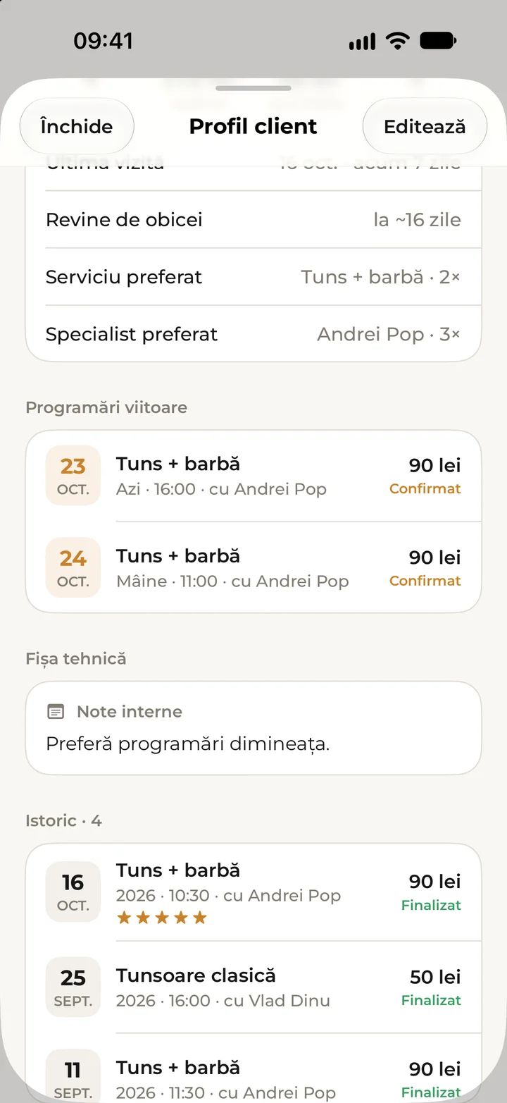 The rest of the client record: habits, upcoming bookings, the private note and the visit history.